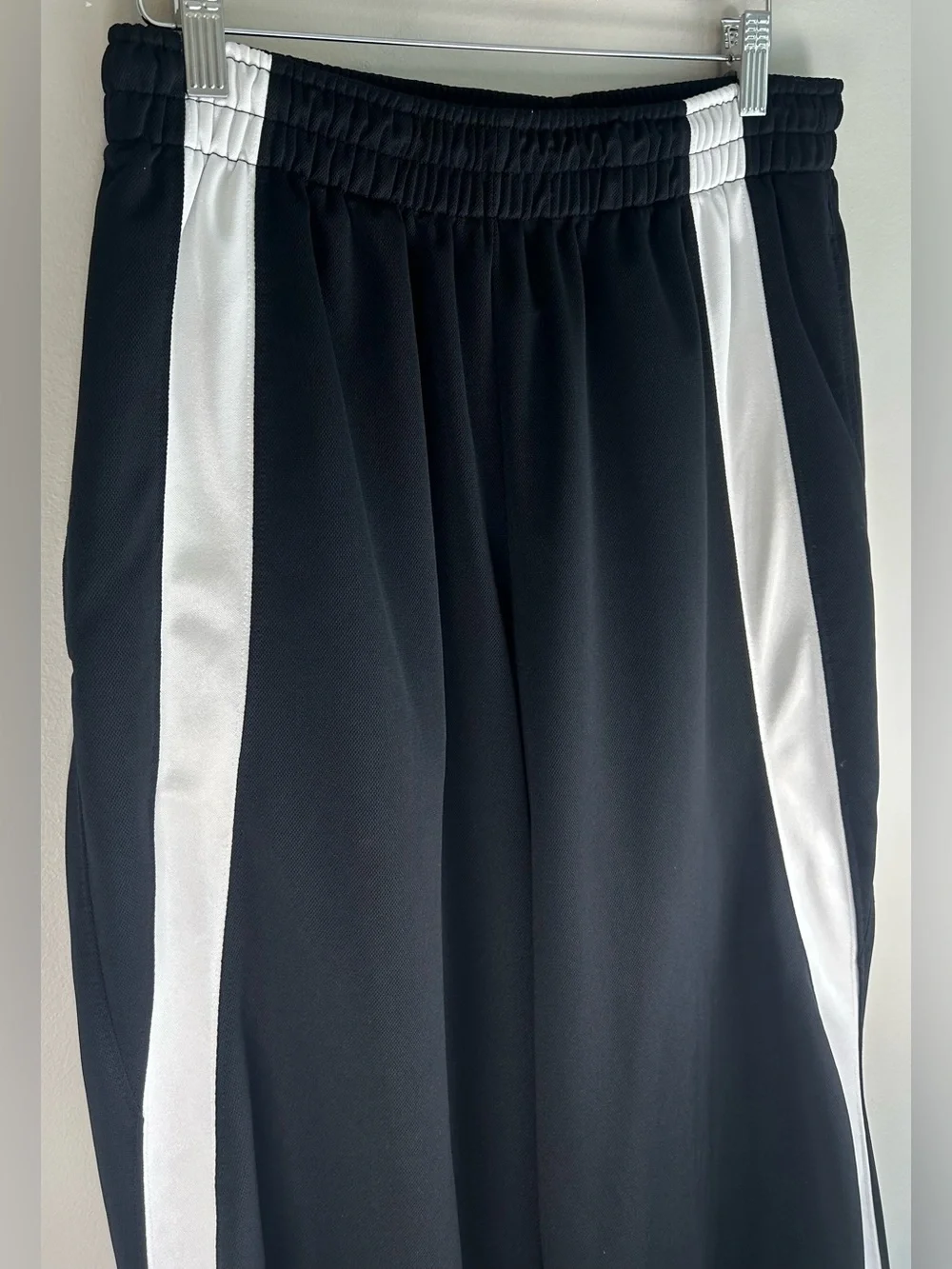 Air Jordan Men’s Track Pants Sz L Athletic Training Black White Stripe Ankle Zip - Picture 2 of 10